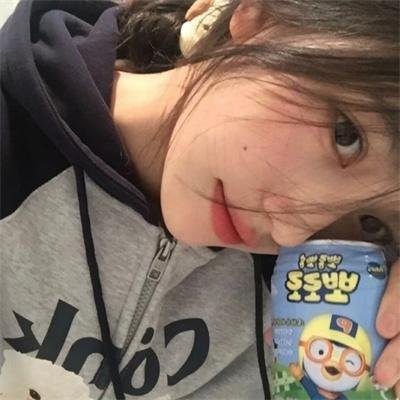 坐在门口的幽灵 海报